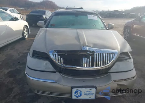 2008 Lincoln Town Car Signature L from USA, damaged, VIN 2LNHM85W98X634371